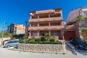 Tomica - Open Pool - A2 Mali