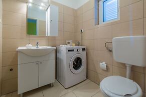 Tomica - Open Pool - A2 Mali