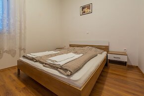 Tomica - Open Pool - A2 Mali