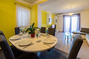 Tomica - Open Pool - A2 Mali