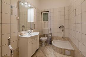 Tomica - Open Pool - A2 Mali