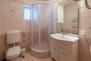 Tomica - Open Pool - A2 Mali