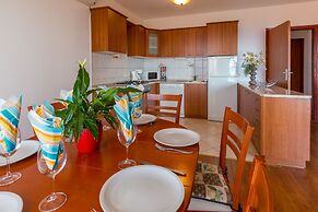 Tomica - Open Pool - A2 Mali