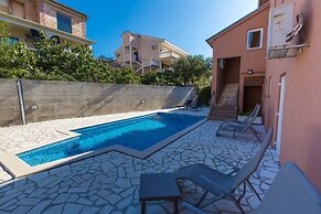 Tomica - Open Pool - A2 Mali