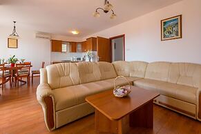 Tomica - Open Pool - A2 Mali