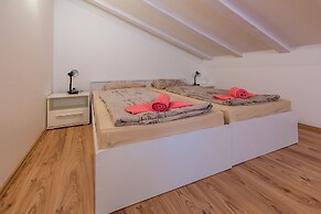 Tomica - Open Pool - A2 Mali