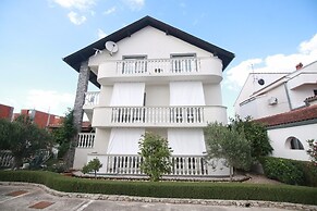 Zora - Garden Terrace and Grill - A6