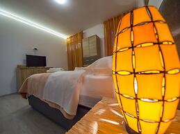 Mar - With View - Sa3-red