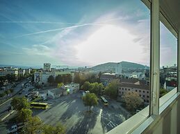 Mar - With View - Sa3-red