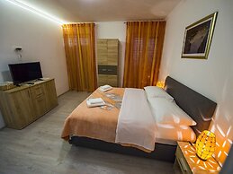 Mar - With View - Sa3-red