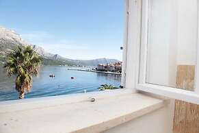 Tereza - in Center - A1