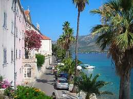 Tereza - in Center - A1