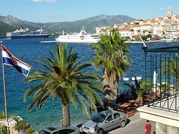 Tereza - in Center - A1