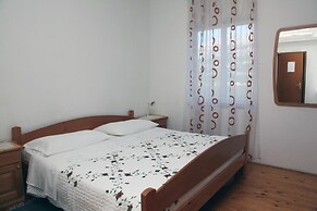 Tereza - in Center - A1