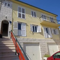 Tereza - in Center - A1