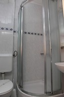 Tereza - in Center - A1