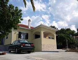 Marina - 50m From the Beach - A2