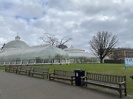 Captivating Apartment in Glasgow Westend, uk