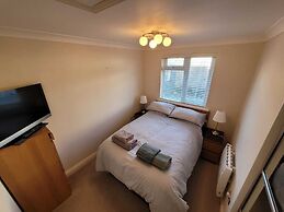 The Mumbles - Bungalow - 2 Bedrooms - Pet Friendly