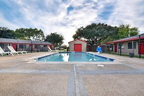 Americas Best Value Inn Lockhart