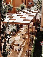 Airis Boutique & Suites