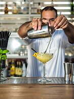 Airis Boutique & Suites