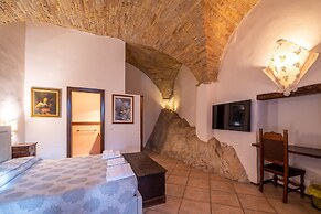 HOTEL TREVI
