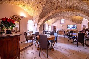 HOTEL TREVI