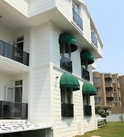 In Suit Luxury Hotel