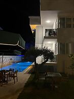 In Suit Luxury Hotel