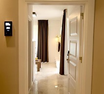 In Suit Luxury Hotel