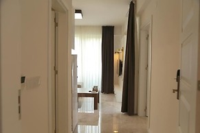 In Suit Luxury Hotel