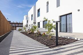 Esmeralda Cotillo Homes by LIVVO