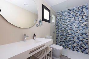 Esmeralda Cotillo Homes by LIVVO