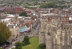 Livestay - Luxury 2bed Apartment With Free Parking