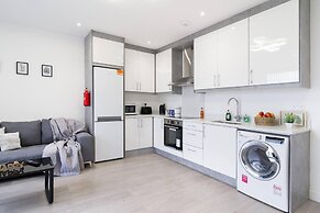 Livestay - Luxury 2bed Apartment With Free Parking