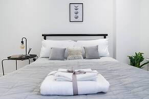Livestay - Luxury 2bed Apartment With Free Parking