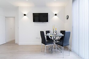 Livestay - Luxury 2bed Apartment With Free Parking