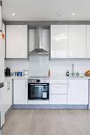 Livestay - Luxury 2bed Apartment With Free Parking