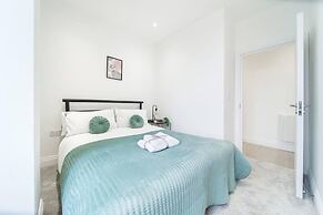 Livestay - Luxury 2bed Apartment With Free Parking