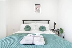 Livestay - Luxury 2bed Apartment With Free Parking