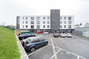 Livestay - Luxury 2bed Apartment With Free Parking