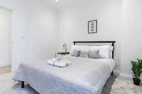 Livestay - Luxury 2bed Apartment With Free Parking