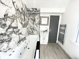 Osborne Luxury Hot Tub and Jacuzzi Suites