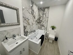 Osborne Luxury Hot Tub and Jacuzzi Suites