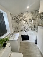 Osborne Luxury Hot Tub and Jacuzzi Suites