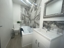 Osborne Luxury Hot Tub and Jacuzzi Suites