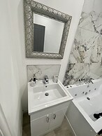 Osborne Luxury Hot Tub and Jacuzzi Suites