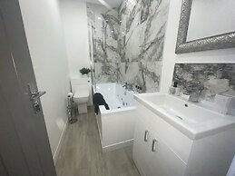 Osborne Luxury Hot Tub and Jacuzzi Suites