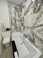 Osborne Luxury Hot Tub and Jacuzzi Suites